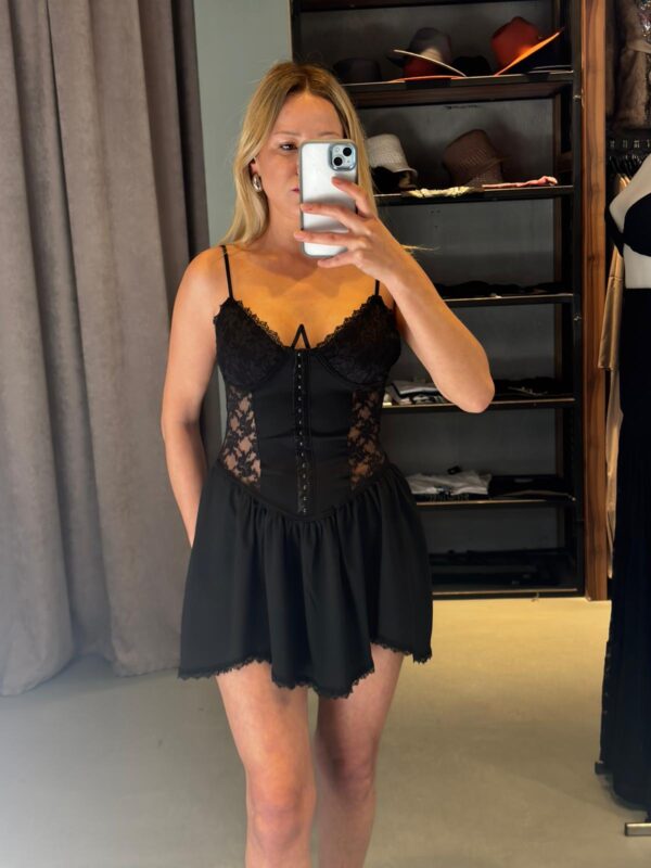 Asimetrik Dantel Elbise